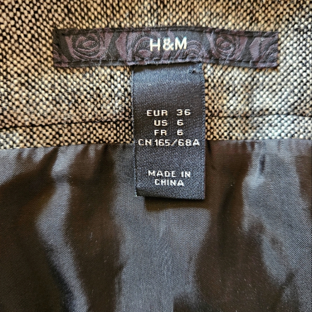 Lovely wool blend skirt from H & M. Size 6. - Picture 2 of 3